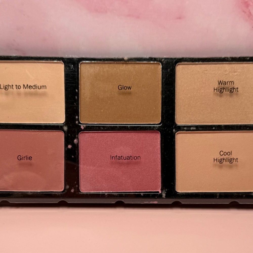 Blush and Contouring Palette with Pink and Gold Shades